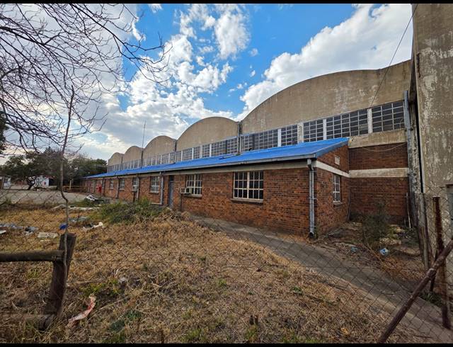 45,815M² BUSINESS TO LET IN LEEUWKUIL